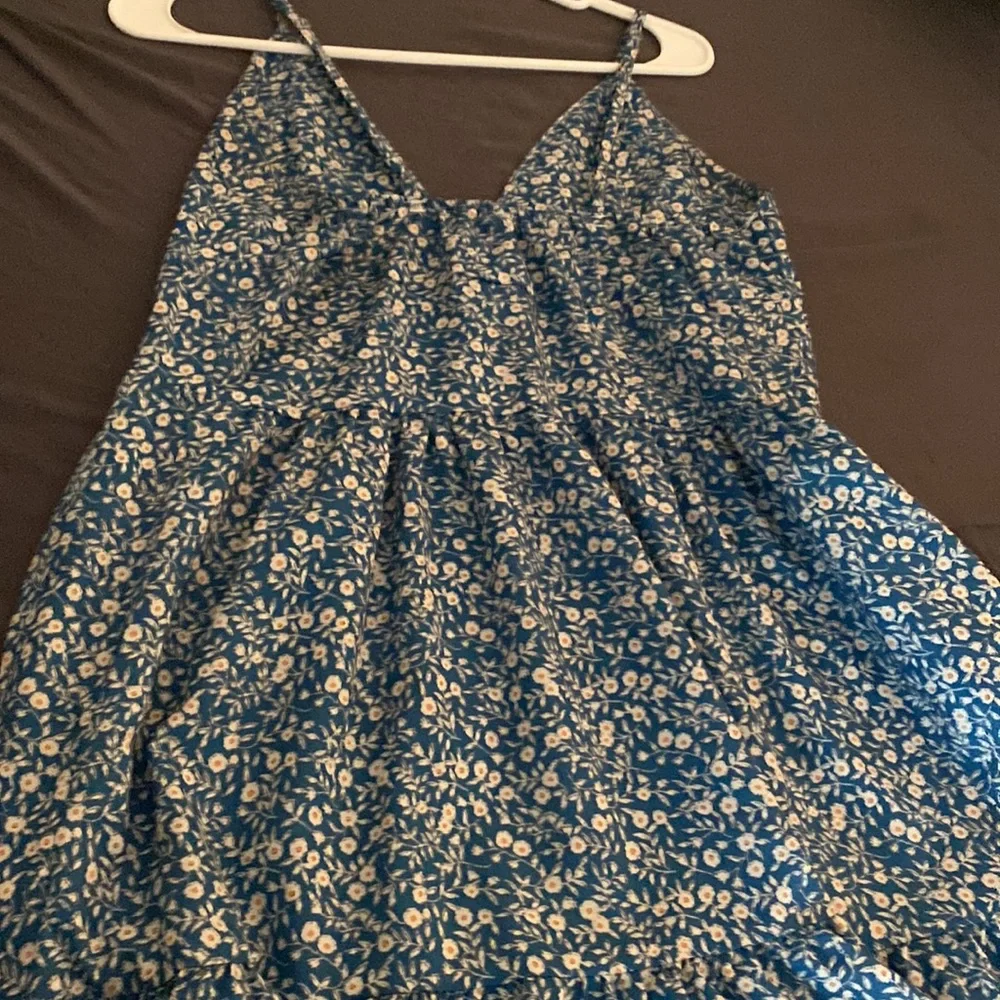 Médium summer dress flower blue print. Worn 1 time. - Picture 4 of 4